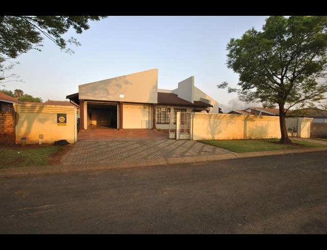4 BEDROOM HOUSE FOR SALE IN DAWN PARK